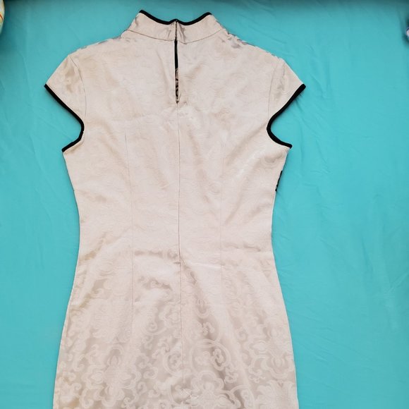 Dress - Picture 7 of 8